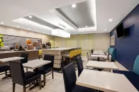 La Quinta Inn & Suites by Wyndham Palestine - breakfast