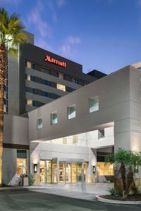 hotels in bakersfield near me