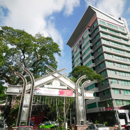 Dreamtel Kota Kinabalu Отели рядом с достопримечательностью «Центр Поинт Сабах»
