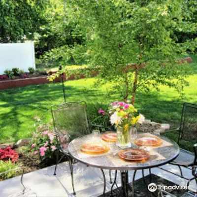 Secret Place Urban Lodging Hotels near Kansas City Zoo & Aquarium