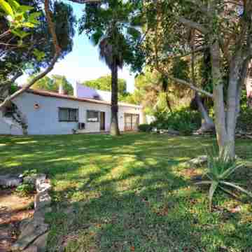Fantastic Outdoor Area, Private Pool, Tennis Court Golf Practice Facility Hotel Exterior