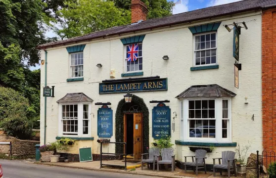 藍佩特阿姆斯酒店