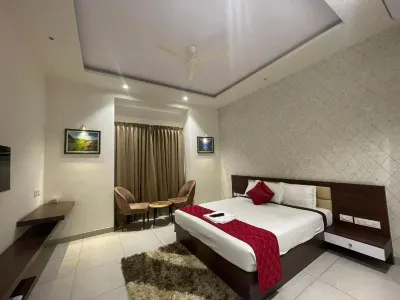 Happys Hotel Hotels near Masjid Abu Ubaida