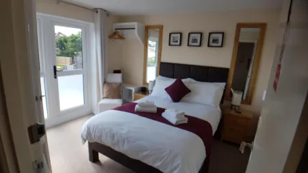 Charnwood Guest House Отели в г. Лайм-Регис