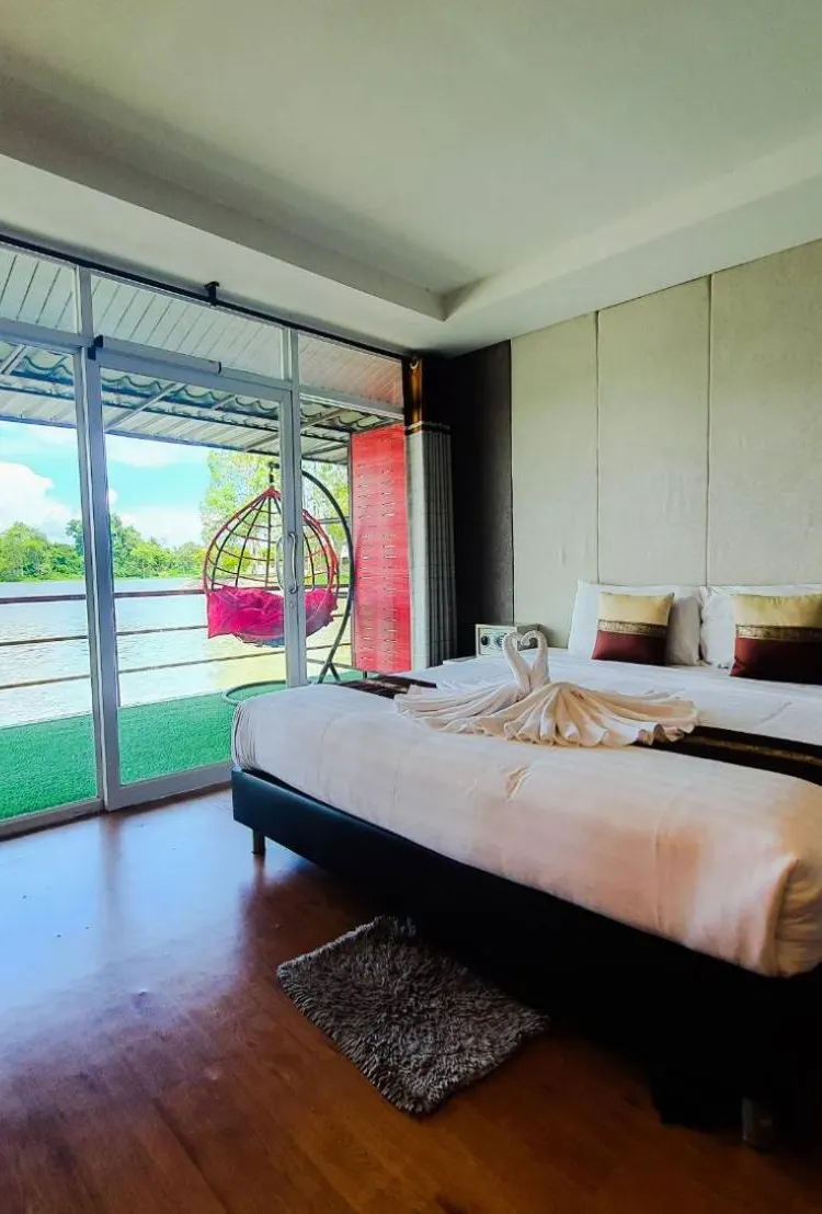 Large Raft Room