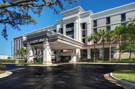 Hampton Inn & Suites Lake Mary at Colonial TownPark