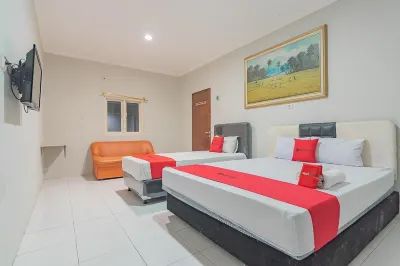 RedDoorz Plus at Bukit Cinta Street Balikpapan Hotels in Balikpapan