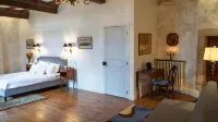 Chateau de Balsac Hotels in Baraqueville