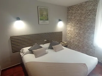 Puente Azud Hotels near Parque de las Meanas