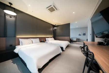 Queen Town Hotel