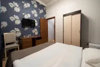 Lev Mini-Hotel Отели рядом с достопримечательностью «Песчаный карьер»