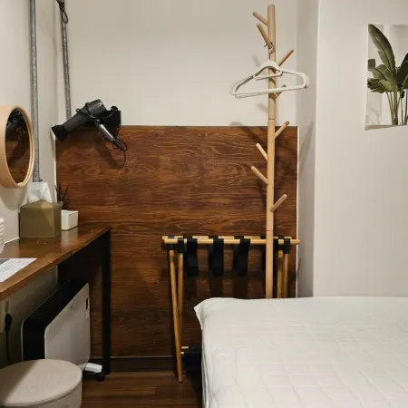 Travel Light Hostel Отели рядом с достопримечательностью «Банк Пусана»