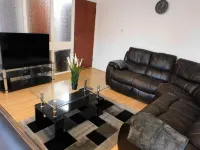 Two Bed Apt, on Quiet Cul-De-Sac, Fab Location