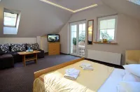 Hotelik Gościniec Pod Sosnami Drzonków Hotels near Kombinat DAG Alfred Nobel Krzystkowice