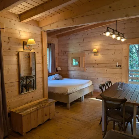 Les Cabanes Dans les Bois Logis Hôtel