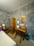 Love Room, Center Thong Sala
