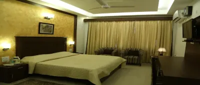 플라밍고 투어리스트 리조트 지트 투토리얼스 앤드 도서관 주변 호텔
