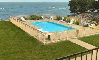 Clinton Inn & Suites