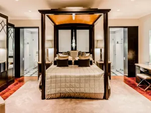 No5 Boutique Art Hotel by Mantis