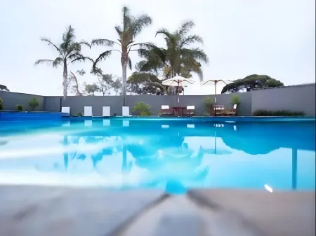 Adelaide Road Motor Lodge Отели рядом с достопримечательностью «Марри-Бридж Мемориал Гарден»