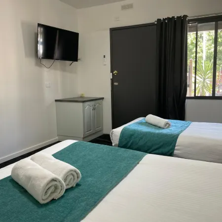 Shepparton Motor Inn Tudor House Motel