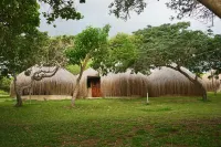 Nhambavale Lodge Отели в г. 