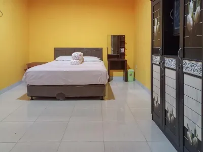 Julista House Mitra RedDoorz Hotels near TUGU JAGUNG TILAMUTA - BOALEMO