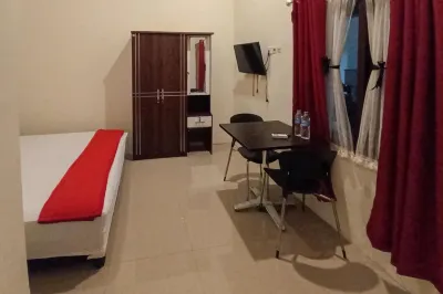 RedDoorz Syariah Near Sentani City Square Hotels in Sentani Kota