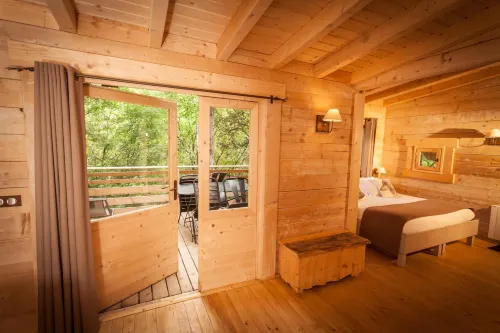 Les Cabanes Dans les Bois Logis Hôtel Hotel a Trausse
