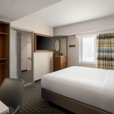 Hampton Inn Long Island City NY Отели рядом с достопримечательностью «Мидтаун-Ист»
