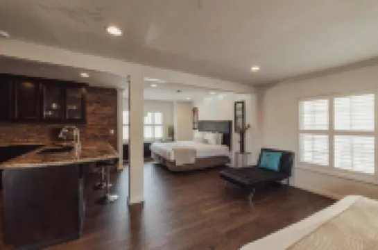 The Dixie Hollywood Hotels near Paramount Pictures Studio Tour