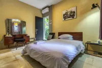Jeng Tini Guest House Các khách sạn ở Tanah Sereal