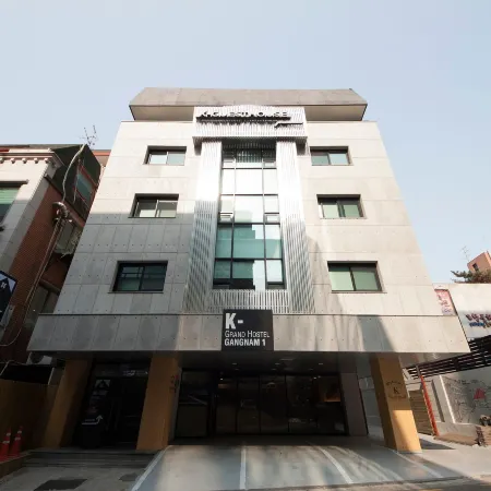 K-Grand Hostel Gangnam Отели рядом с достопримечательностью «Флагманский магазин Line Friends»