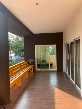 BAAN AUCKANEE Отели рядом с достопримечательностью «Hin Kong Temple»