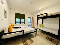Funky Leopard Safari Lodge Bordering Yala National Park Hotel dekat Tissamaharama Raja Maha Vihara