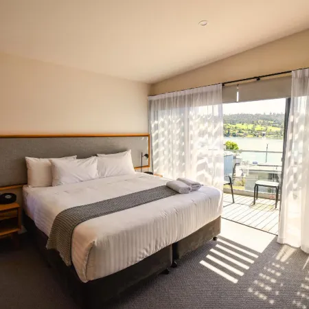 Rosevears Riverview Hotel