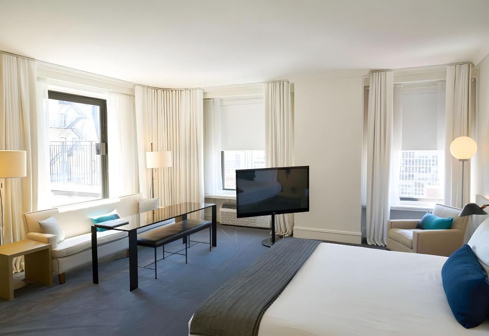 5. 앰배서더 시카고..