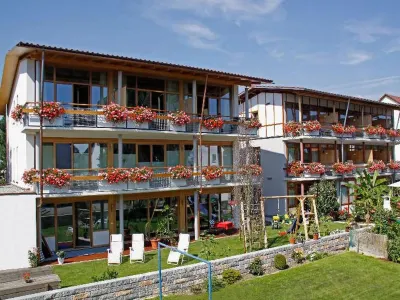 Appartement Hotel Seerose Hotels near Schloss Kirchberg