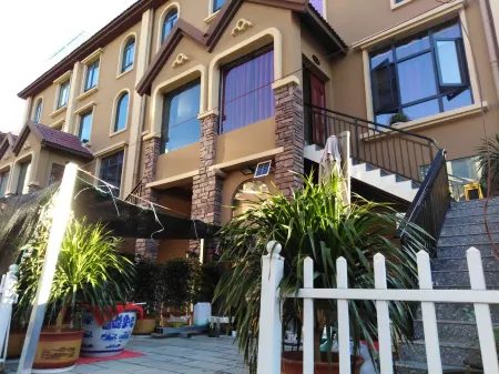 Luliang next door Laowang Light Luxury Homestay Отели в г. Лулян