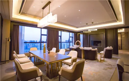 Phoenix New Century Grand Hotel