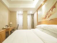 维也纳酒店(上海泗泾地铁站店) - 标准大床房