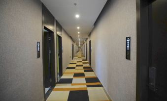 Lotto Hotel (Shanghai University Branch)