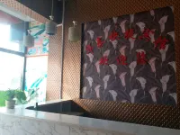 Xinzheng Huatai Express Hotel Hotels near College of Information & Business， Zhongyuan University of Technology