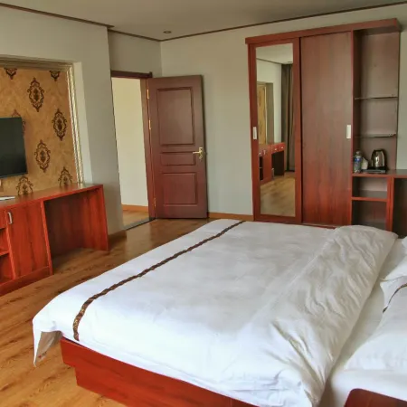 Changbai Donggang Hotel