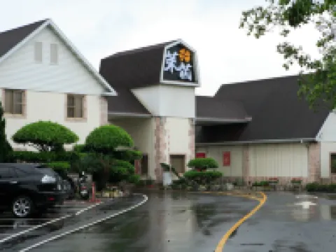 Laiyin Motel Hotels near Window on World Theme Park