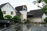 Laiyin Motel Hotel dekat Cihu Mausoleum
