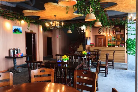 Wugongshan Jinding Hefeng Chinese Inn