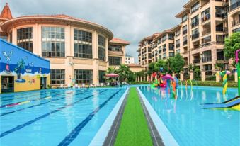 There is a swimming pool available at or near an apartment in the center of Davao City, which also offers free parking at Kela Hotel