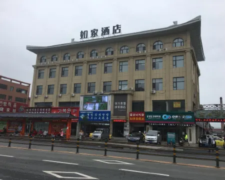 Homeinn · neo (Helong Department Store Pedestrian Street) Hotels in Helong