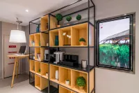 Rujia Business Hotel